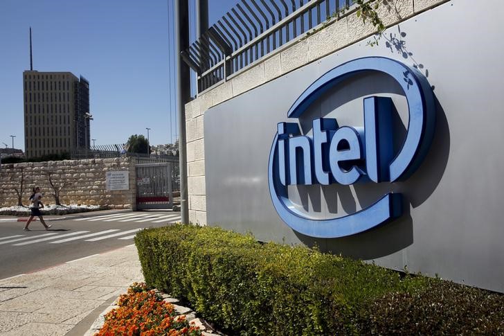 Intel’s slowing data center growth overshadows strong profit