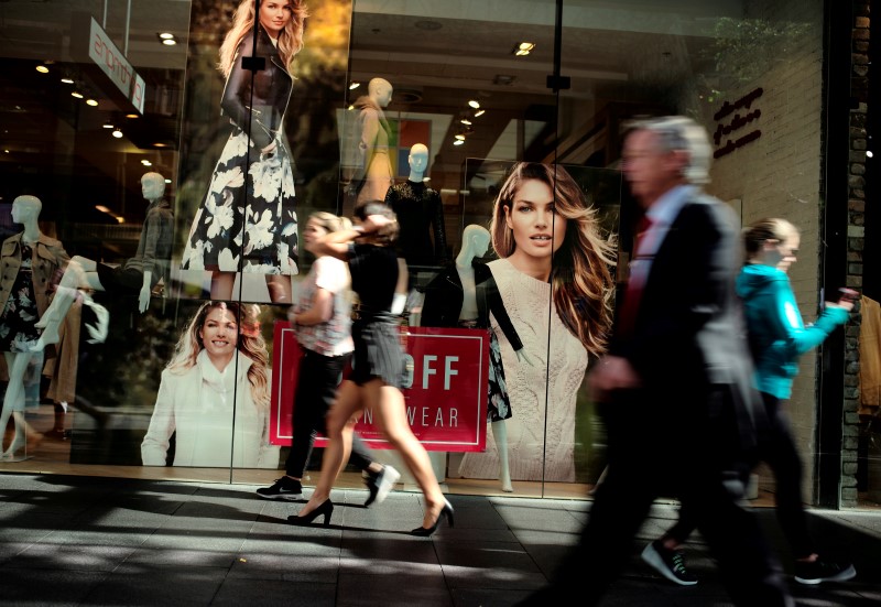Poll: Australia growth upgraded, but deflation still a danger