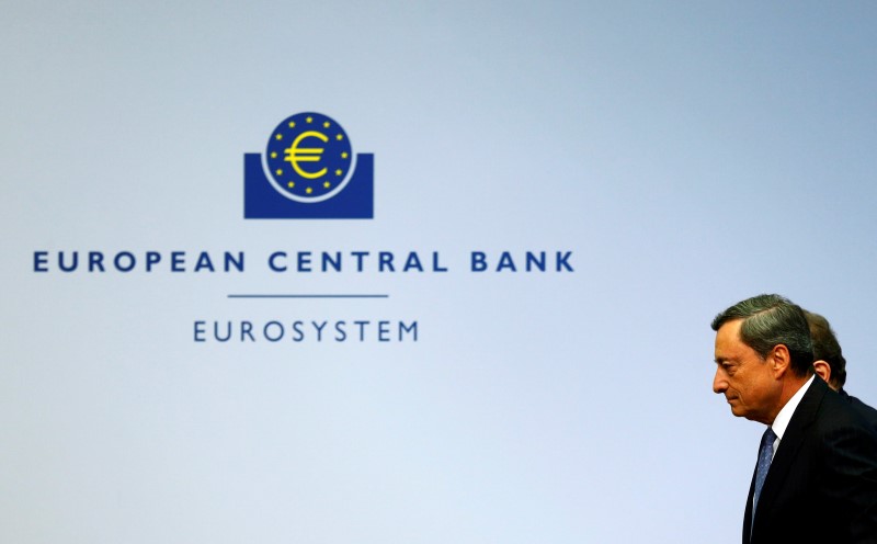 Investors shift into longer debt as ECB ducks scarcity issue