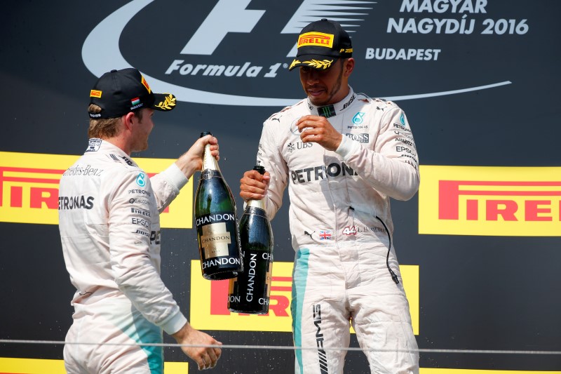 Rosberg up against it now, says Mansell
