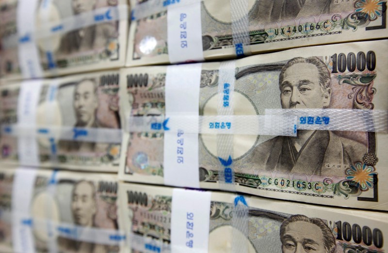 Dollar weakens as Japan takes back focus from Fed