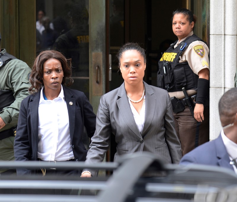 Baltimore prosecutor drops police charges in Freddie Gray case