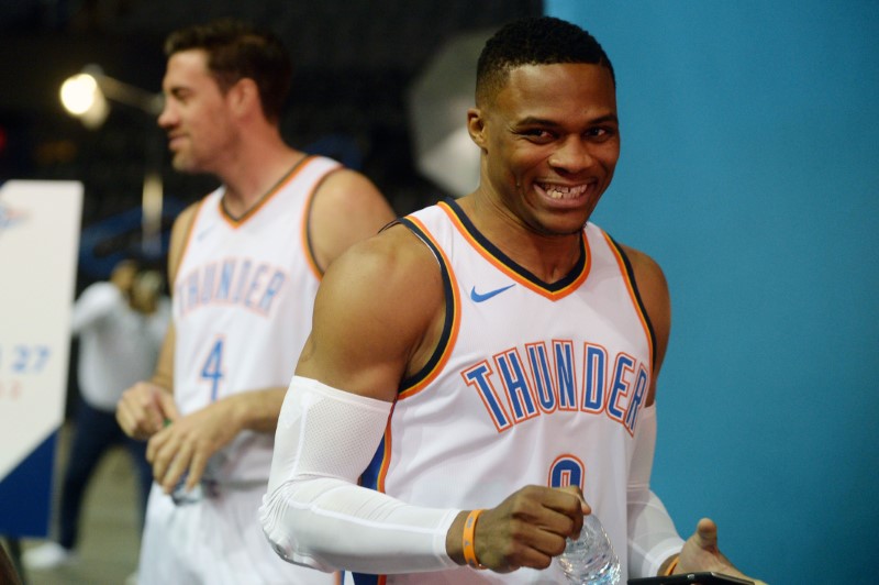 Westbrook signs extension to stay with Thunder