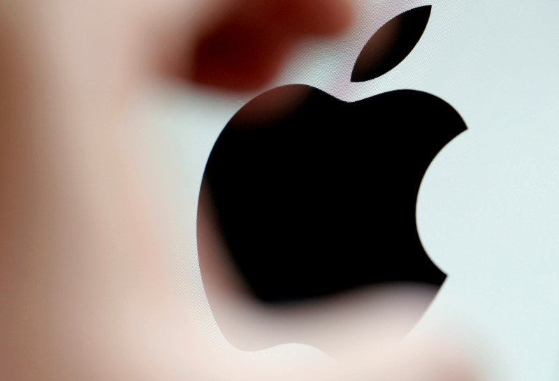 Apple shareholders defeat two proposals at annual meeting