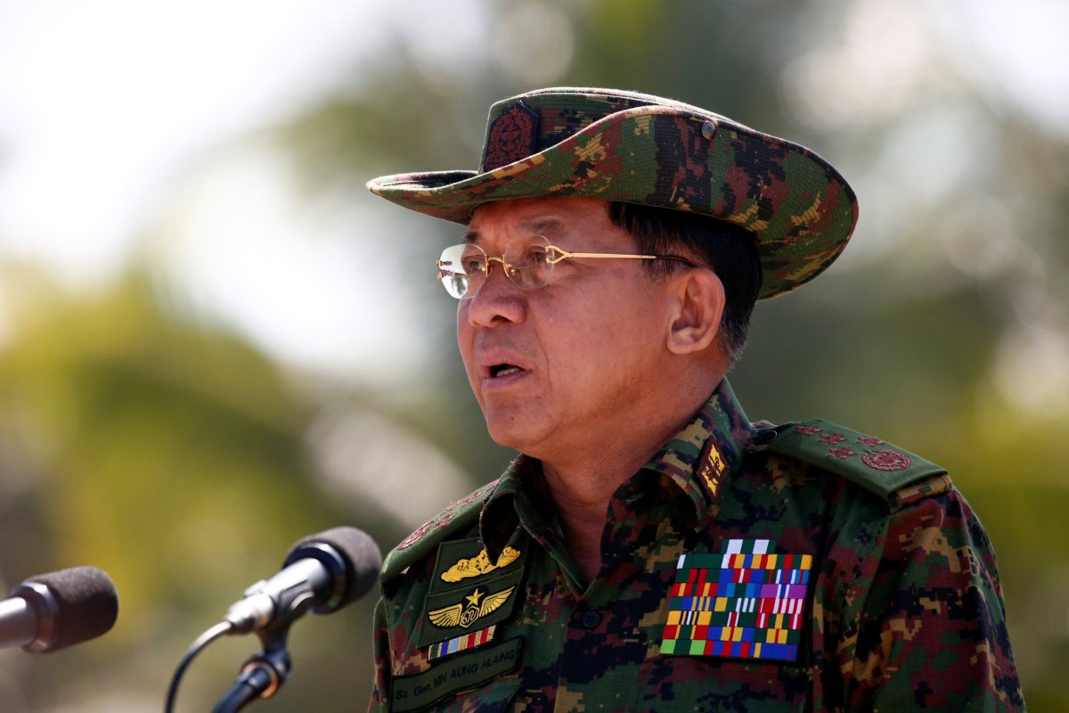 Thailand decorates Myanmar’s army chief amid Rohingya crisis
