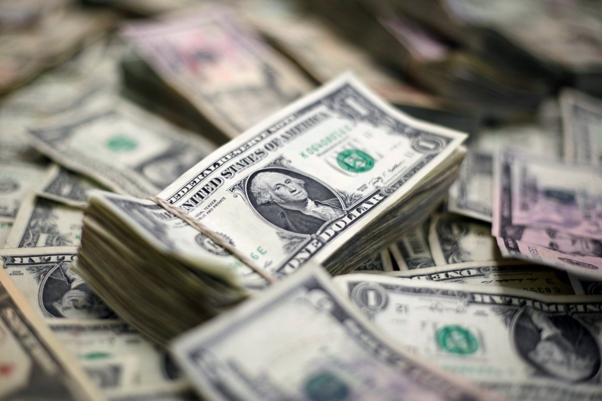 Speculators trim bearish dollar bets to six-week low: CFTC, Reuters