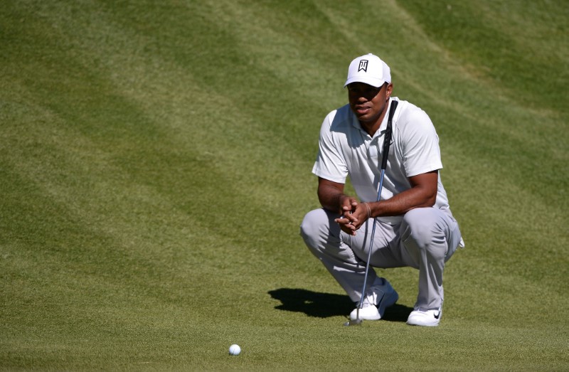 Woods misses cut at Riviera after eight bogeys