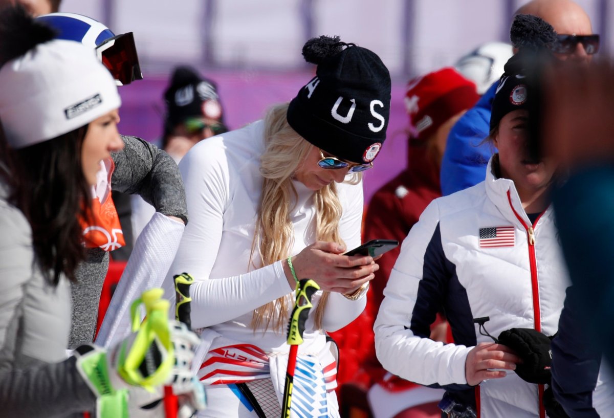 Olympics: Alpine skiing – U.S. skis off to the ‘doctor’ after bruising
