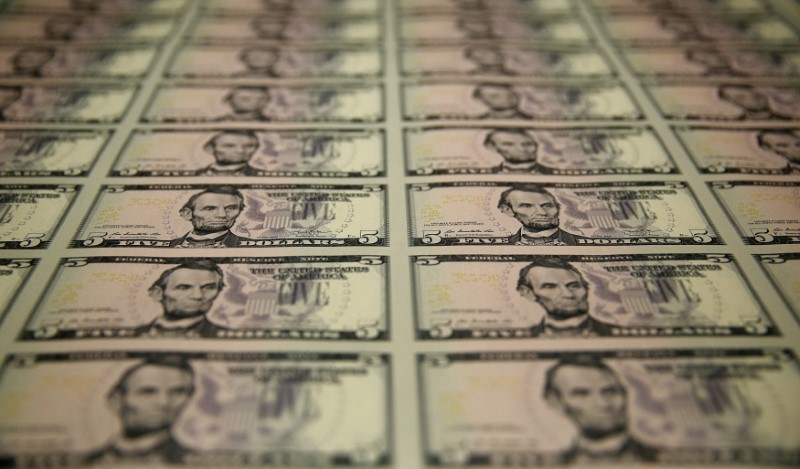 Costly dollar hedges tarnish U.S. bonds for overseas investors