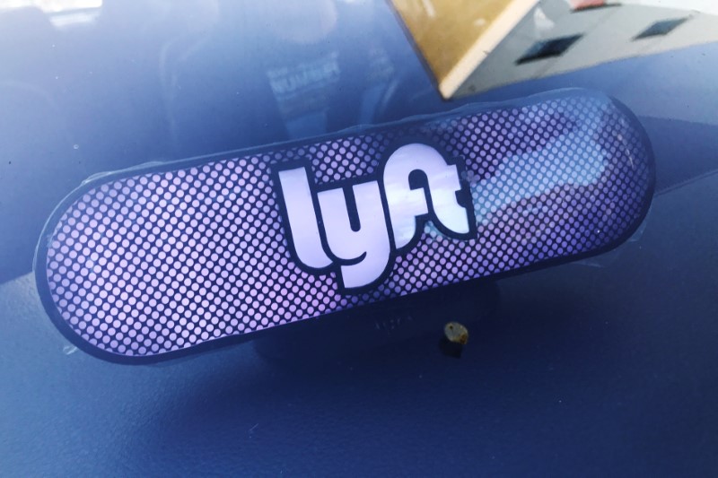 Magna to supply Lyft with kits to make self-driving autos