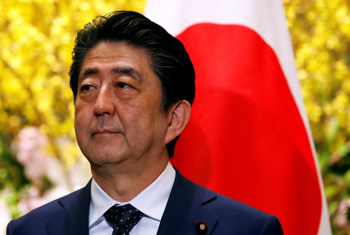 Japan PM Abe’s support rate falls to 39 percent amid scandal doubts