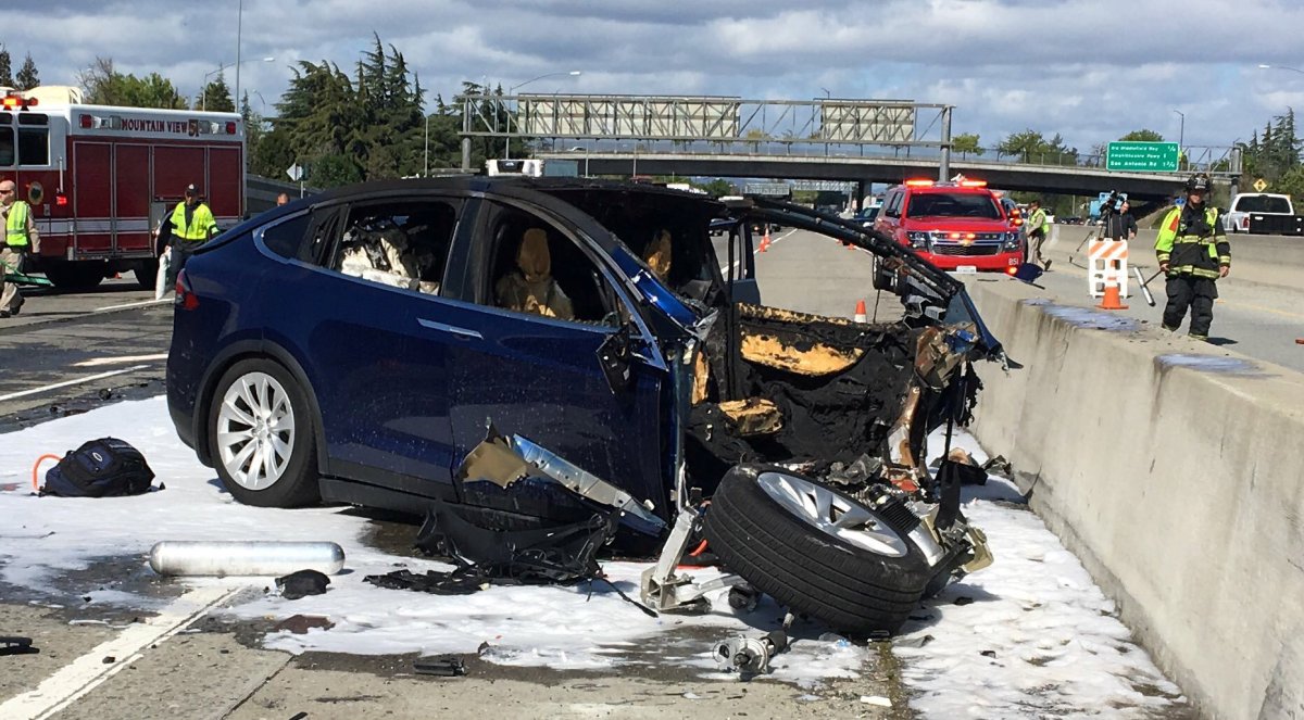U.S. safety agency criticizes Tesla crash data release