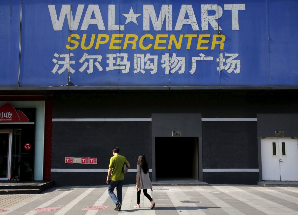 Walmart opens first small high-tech supermarket in China