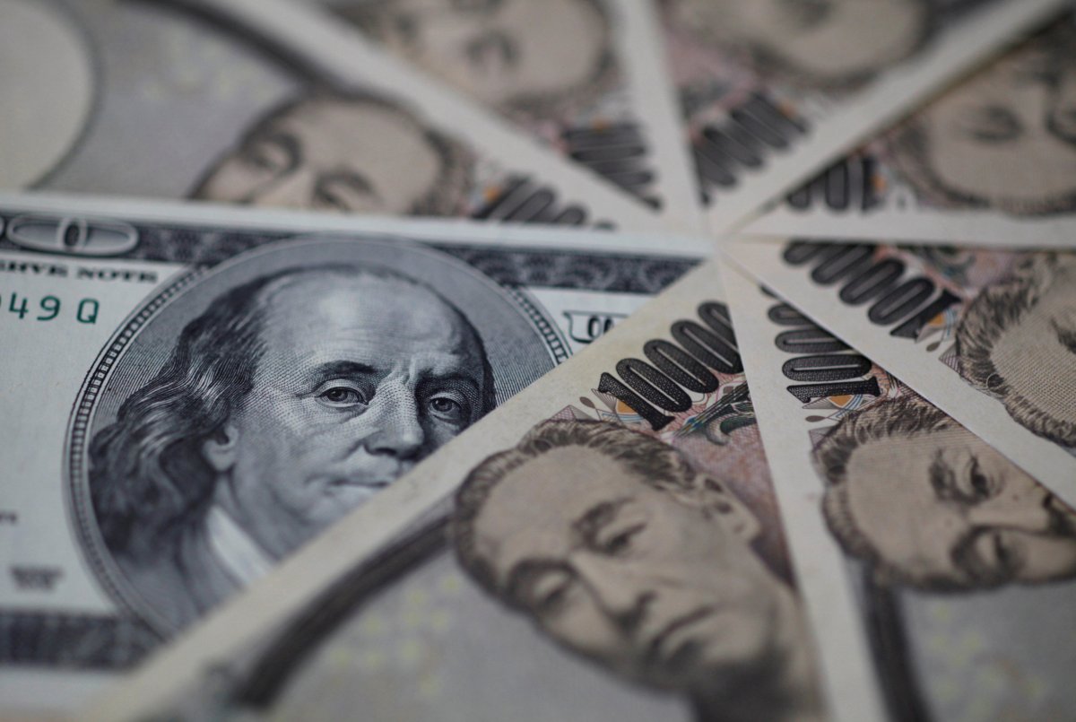 Dollar sags versus yen as trade tensions dim outlook