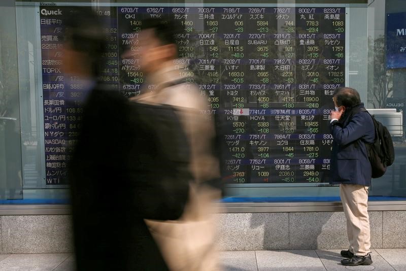 Asian stocks up on hopes of thaw in U.S-China trade tensions