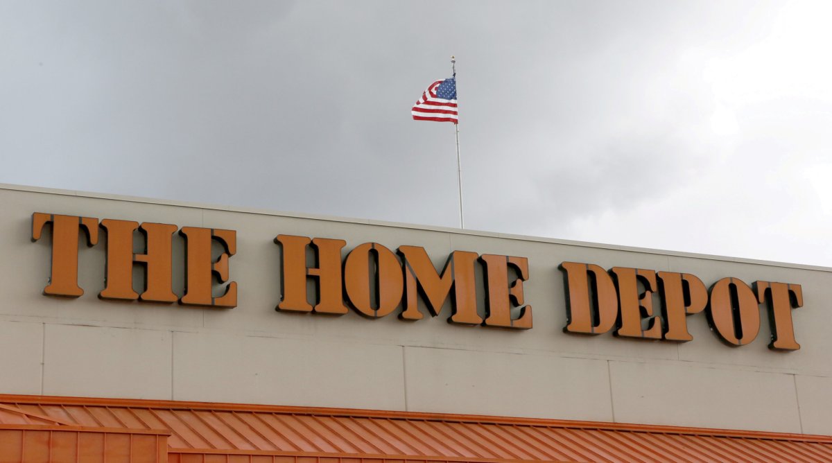 Home Depot misses comparable-sales forecasts as spring selling dips
