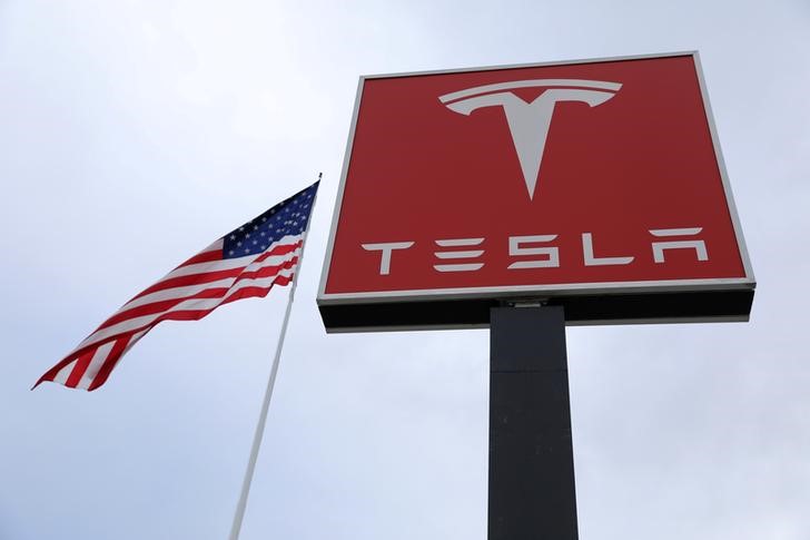 ISS sides against two Tesla directors, backs split of Musk’s roles