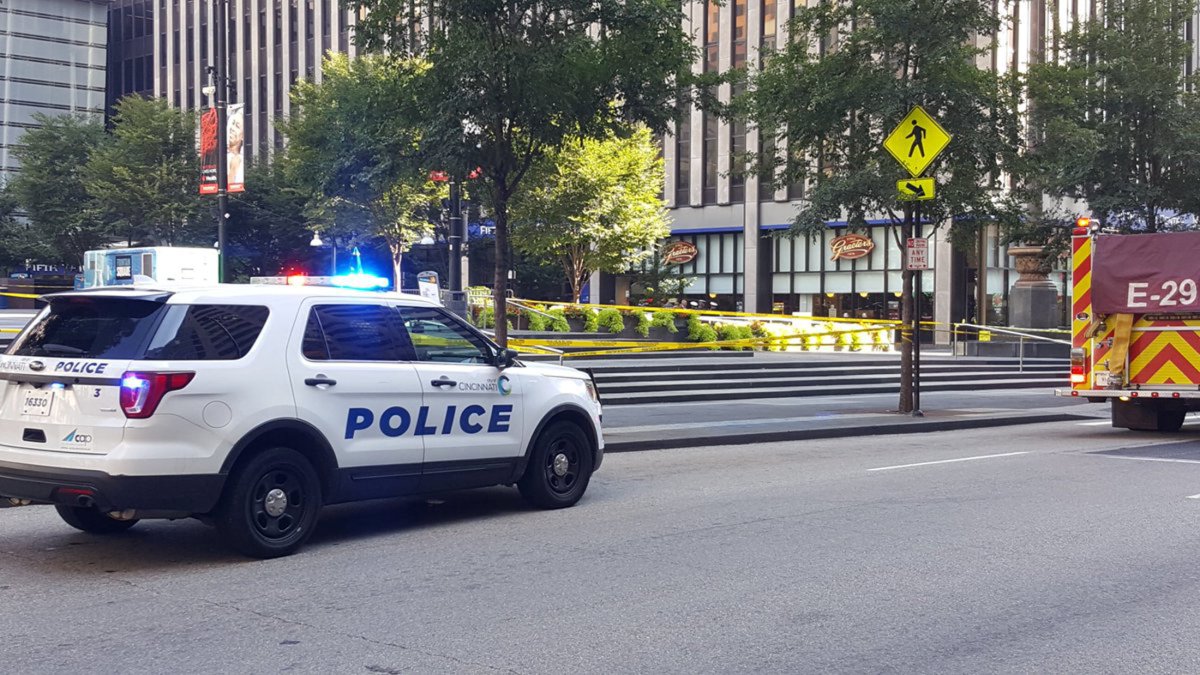 Gunman kills three at Cincinnati bank, police shoot him dead