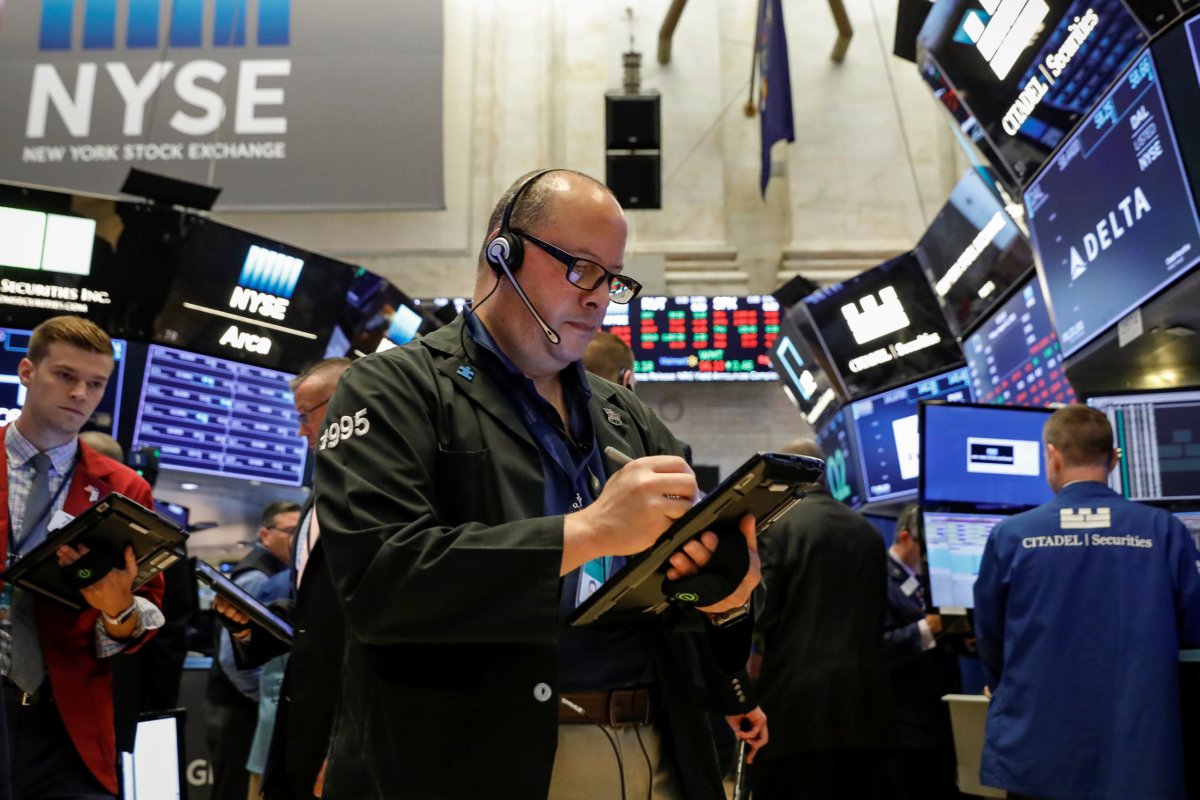 S&P drops as strong jobs data raise rate hike fears, techs buoy Nasdaq