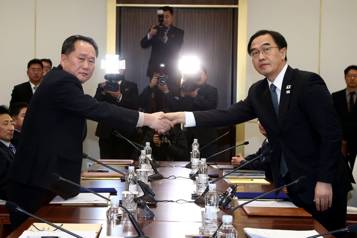 Koreas to reconnect roads, rail, U.S. concerned over easing sanctions