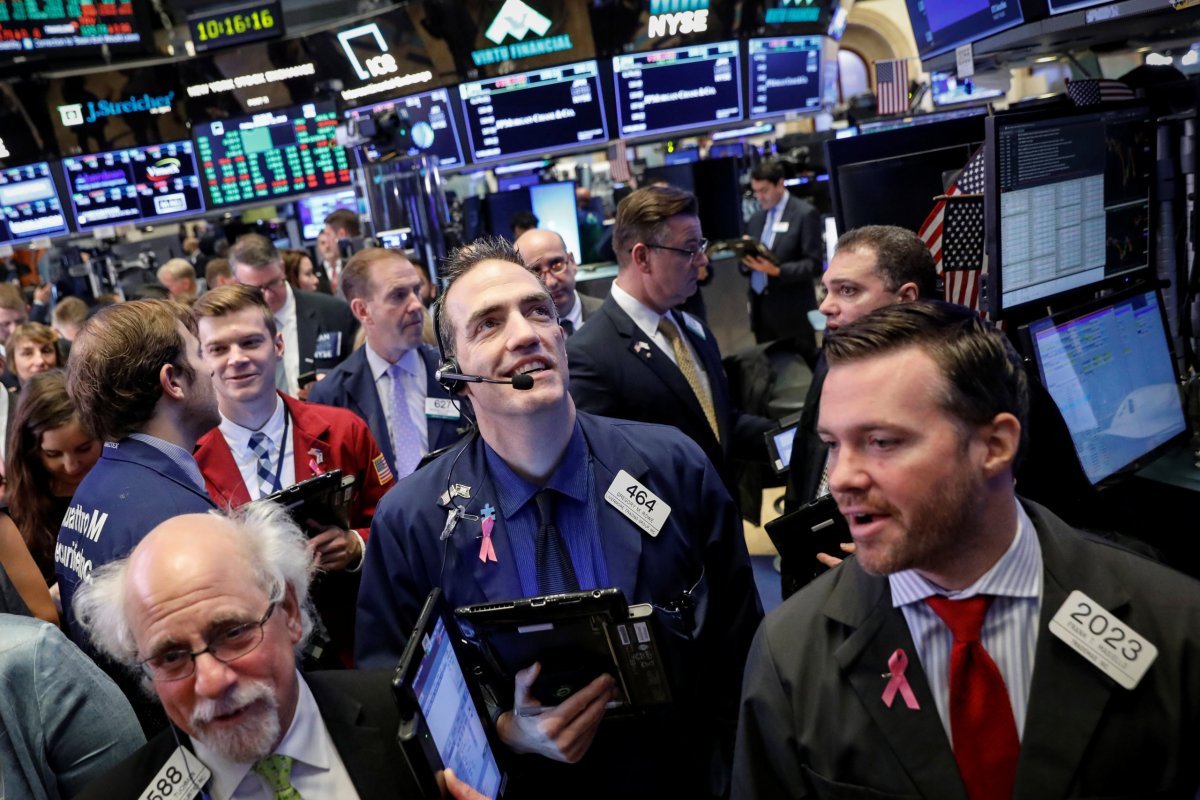 Strong blue-chip results power Wall St. rally