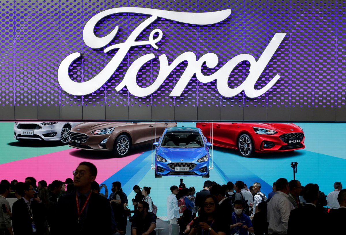 Ford CEO seeks to rally dealers as shares sink to new low