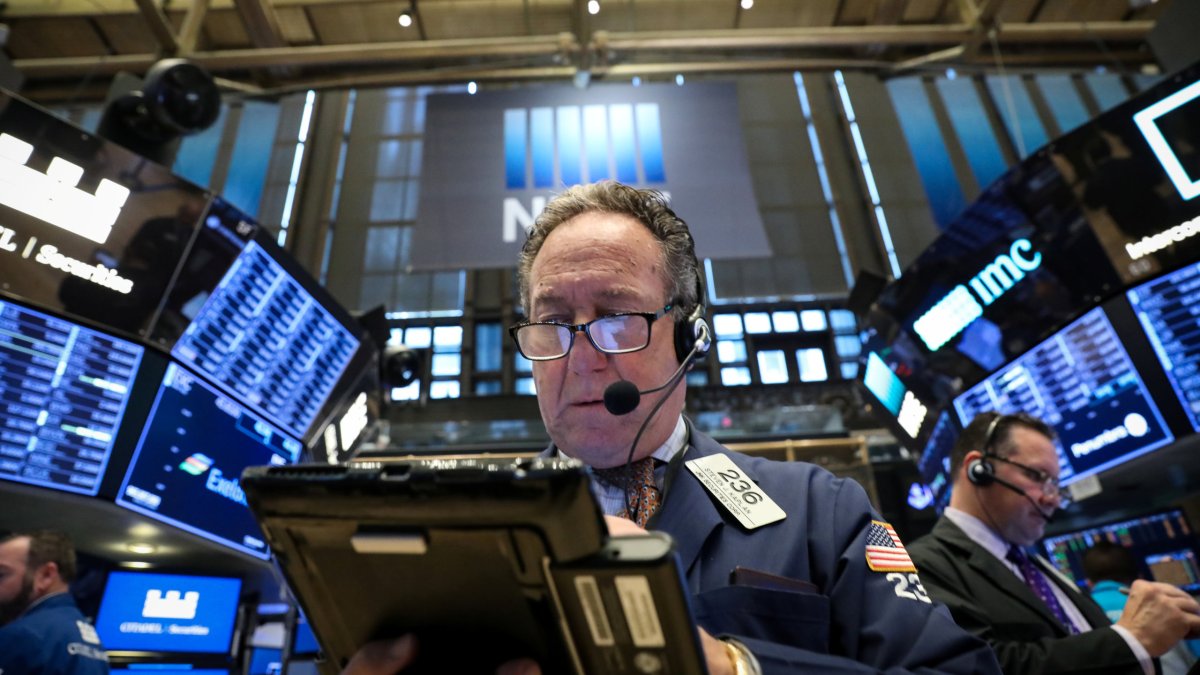 Stocks begin November stronger, lifted by results, trade war progress