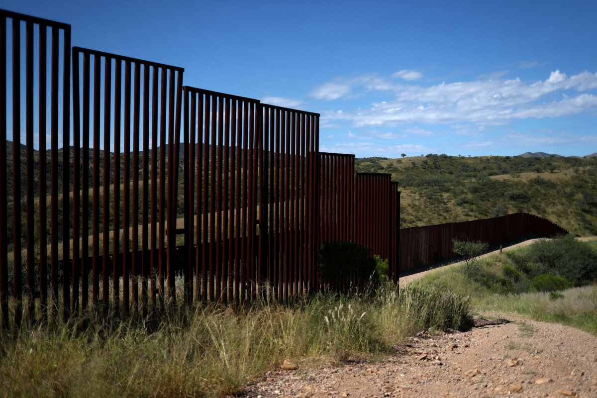 U.S. border wall no match for Mexican girl’s Santa wish list