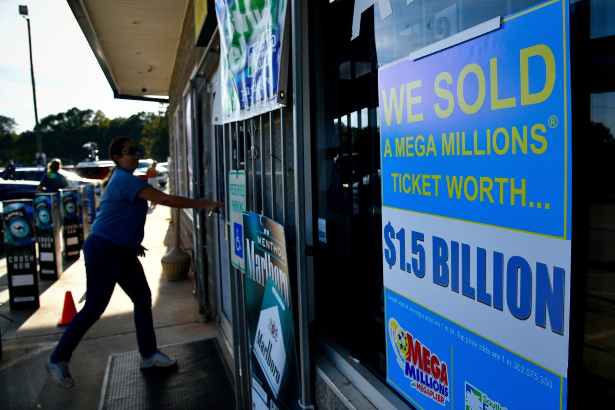 No winner for Christmas Mega Millions, jackpot grows to $348 million