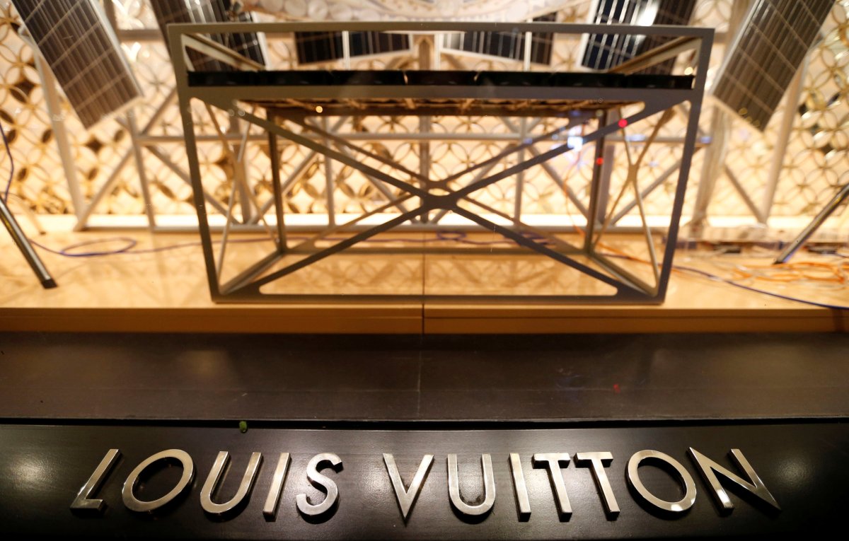 ‘Pooey Puitton’ purse said to irk Louis Vuitton, prompts lawsuit