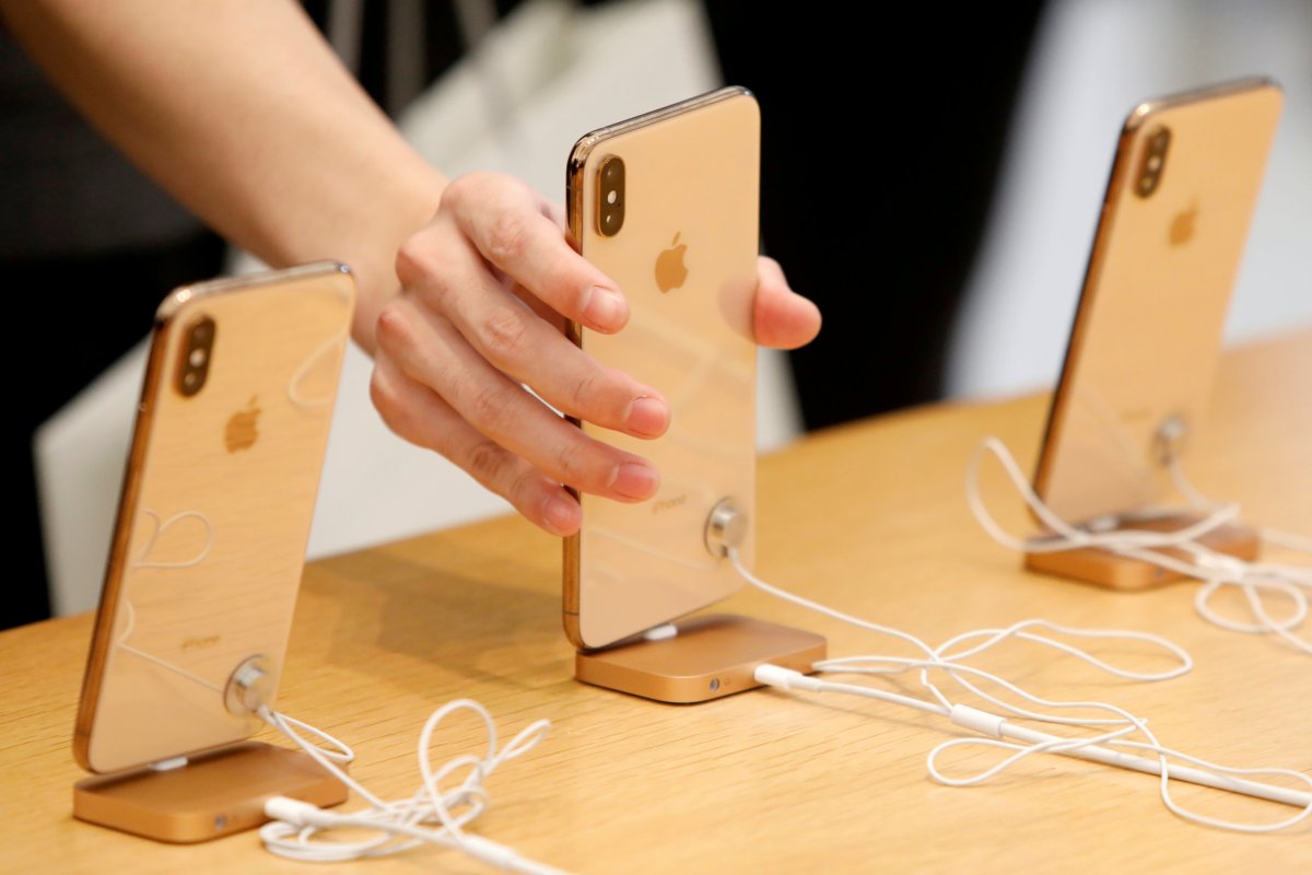 Apple cuts current-quarter production plan for new iPhones by 10 percent: Nikkei