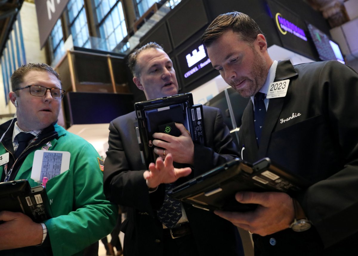 Wall Street ascends, S&P 500 heads for best month since 2015