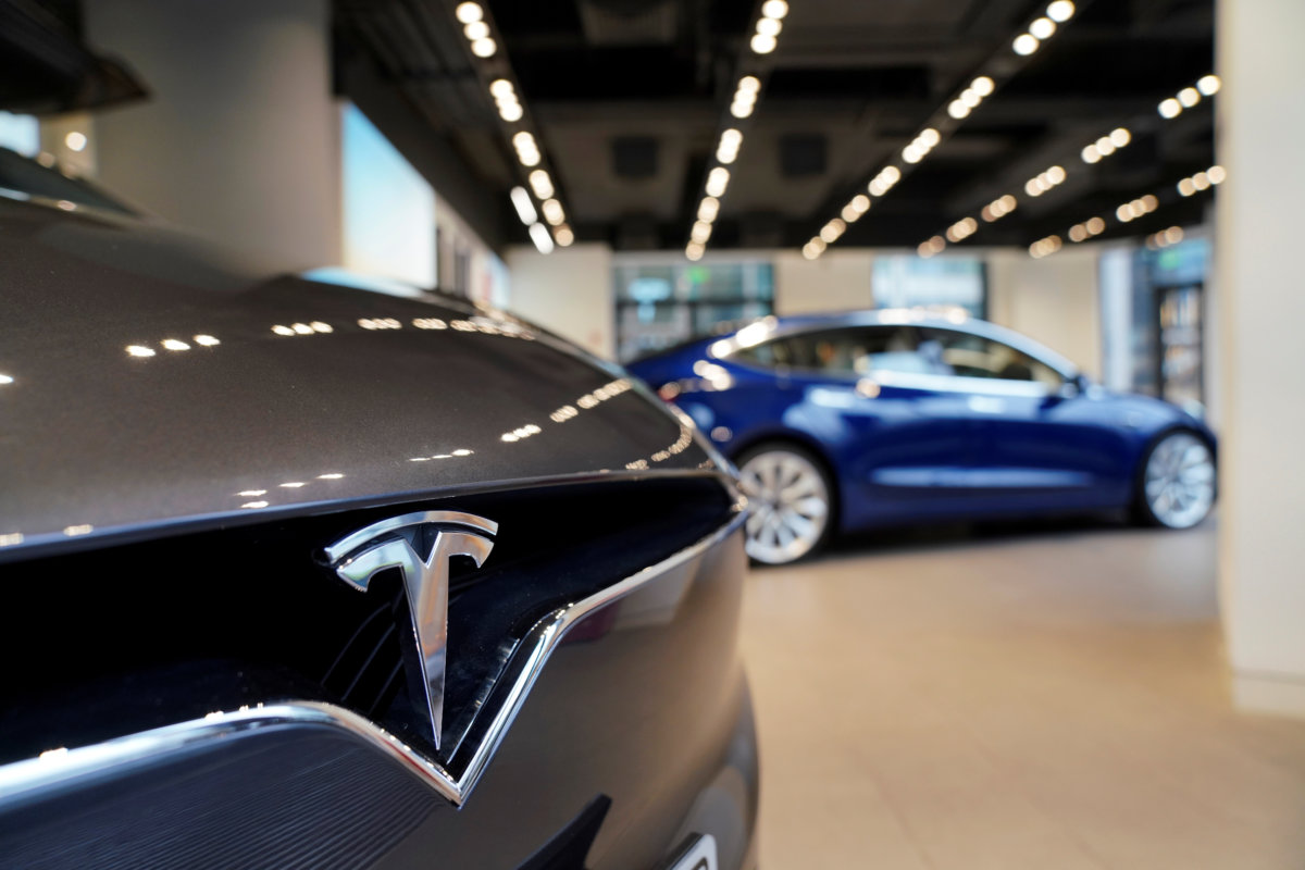 Tesla begins sales of cheaper Model 3 car in China