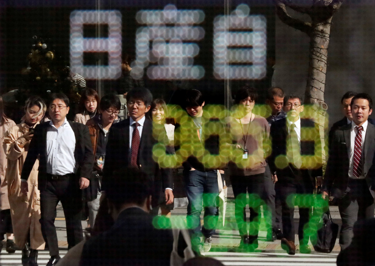 Asian shares near four-month peak, NZ$ takes a dive