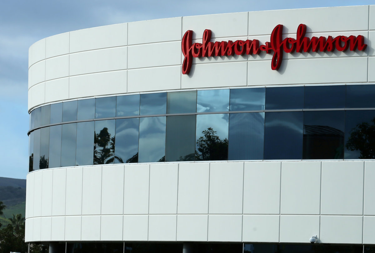 J&J becomes first drugmaker to add prices to television ads
