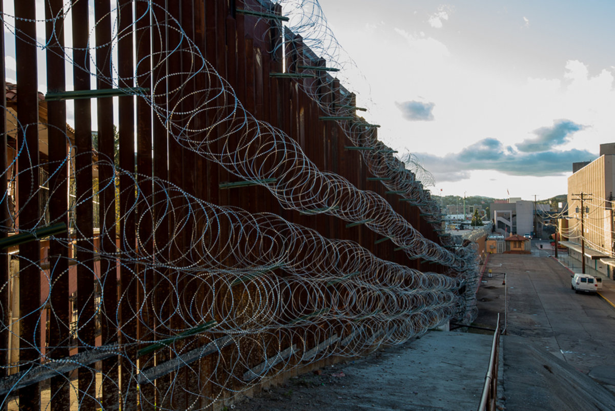 ‘Disgusting’ razor wire must go, say U.S. border city residents