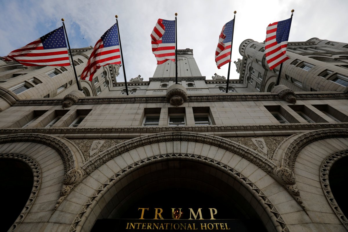 Judges lean toward Trump in hotel ’emoluments’ case