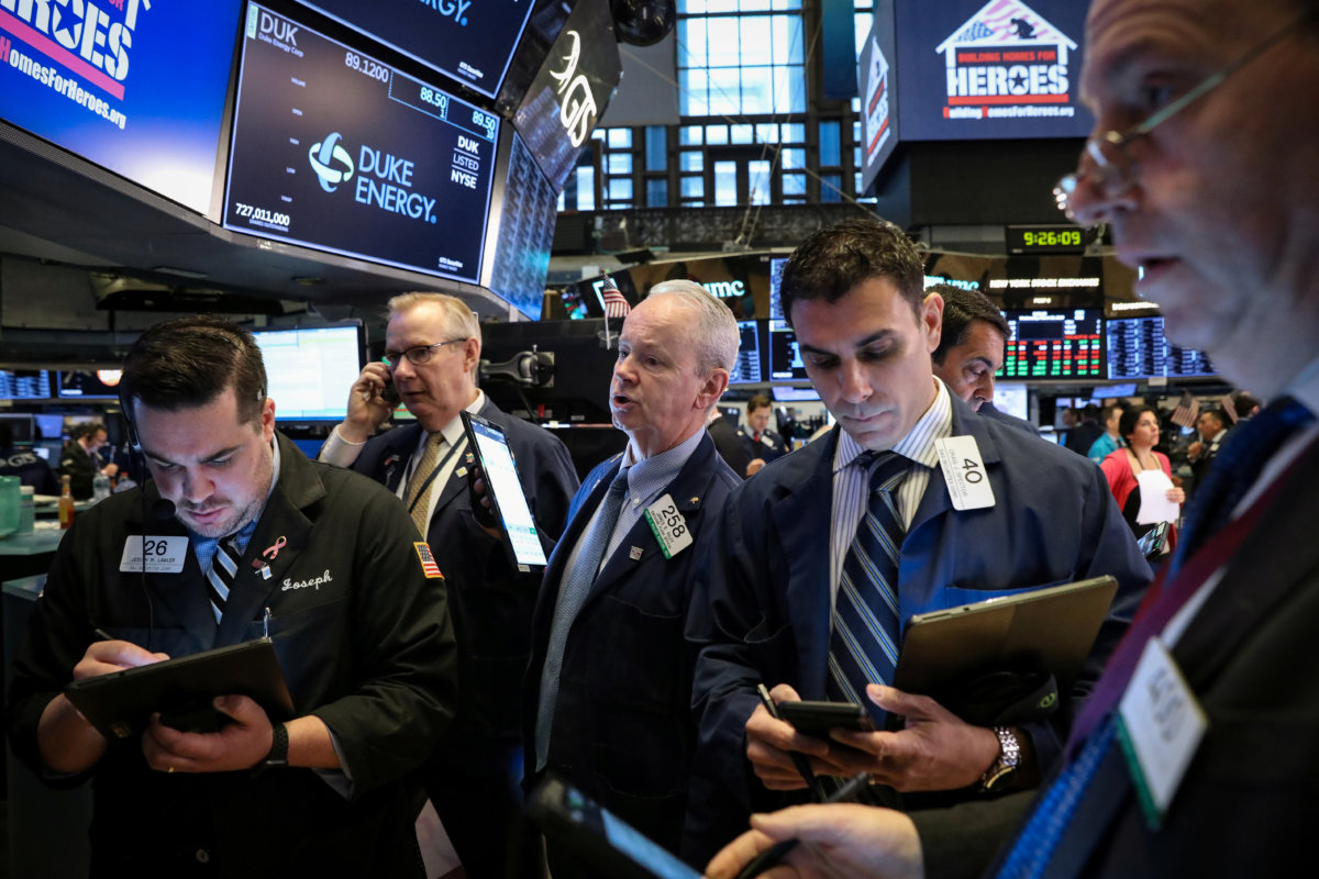 Wall Street rises as Apple, tech shares climb