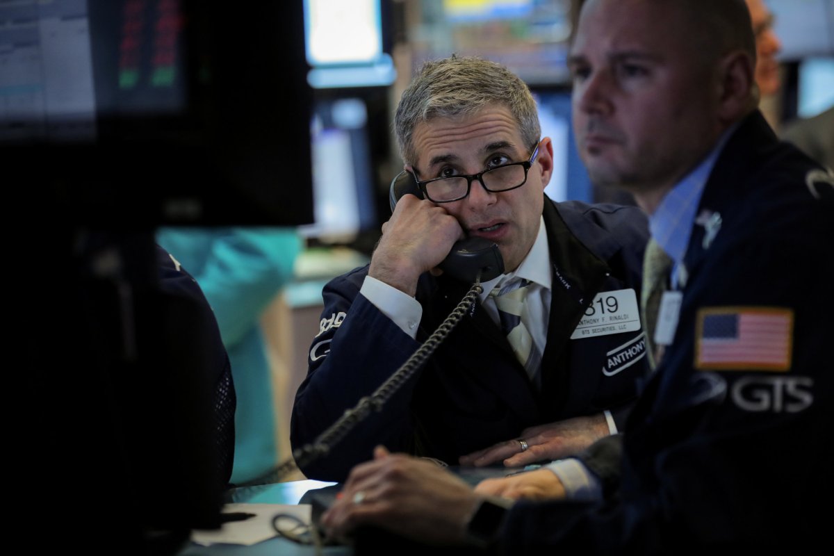 Wall Street falls on global growth worries