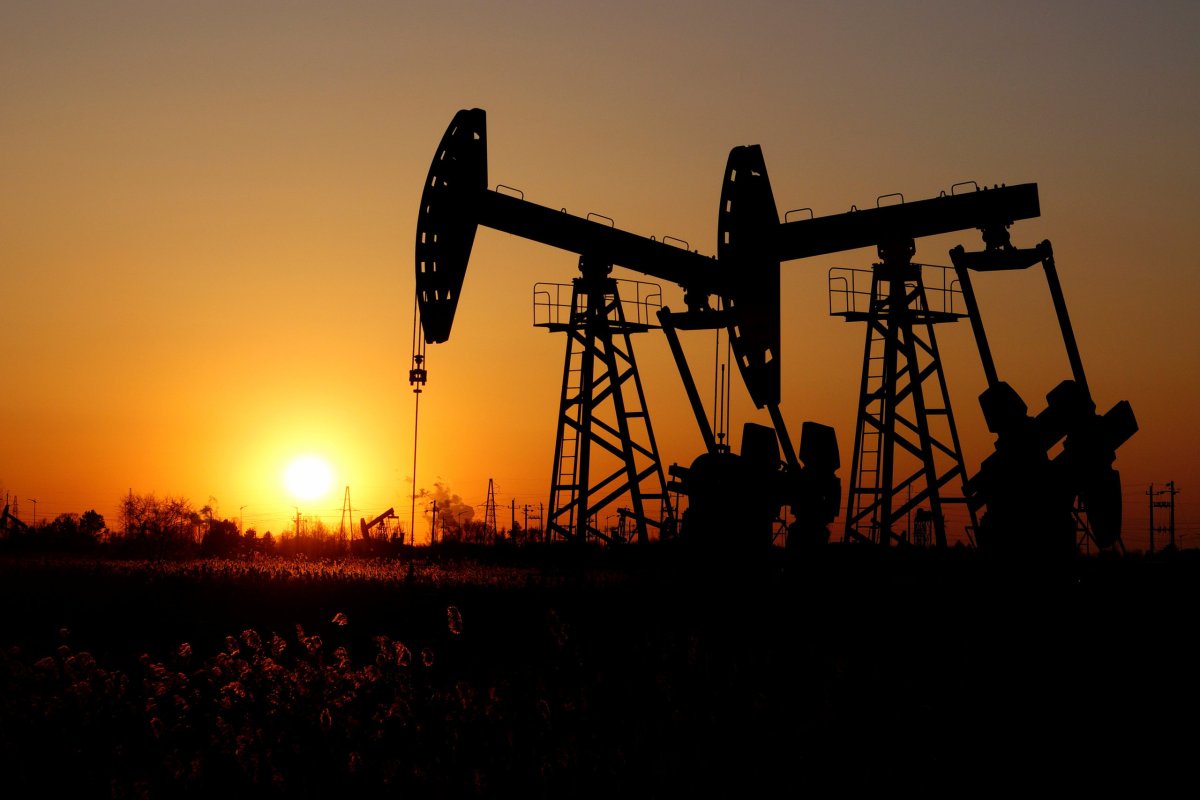 Oil set for biggest quarterly rise since 2009 amid OPEC cuts, sanctions