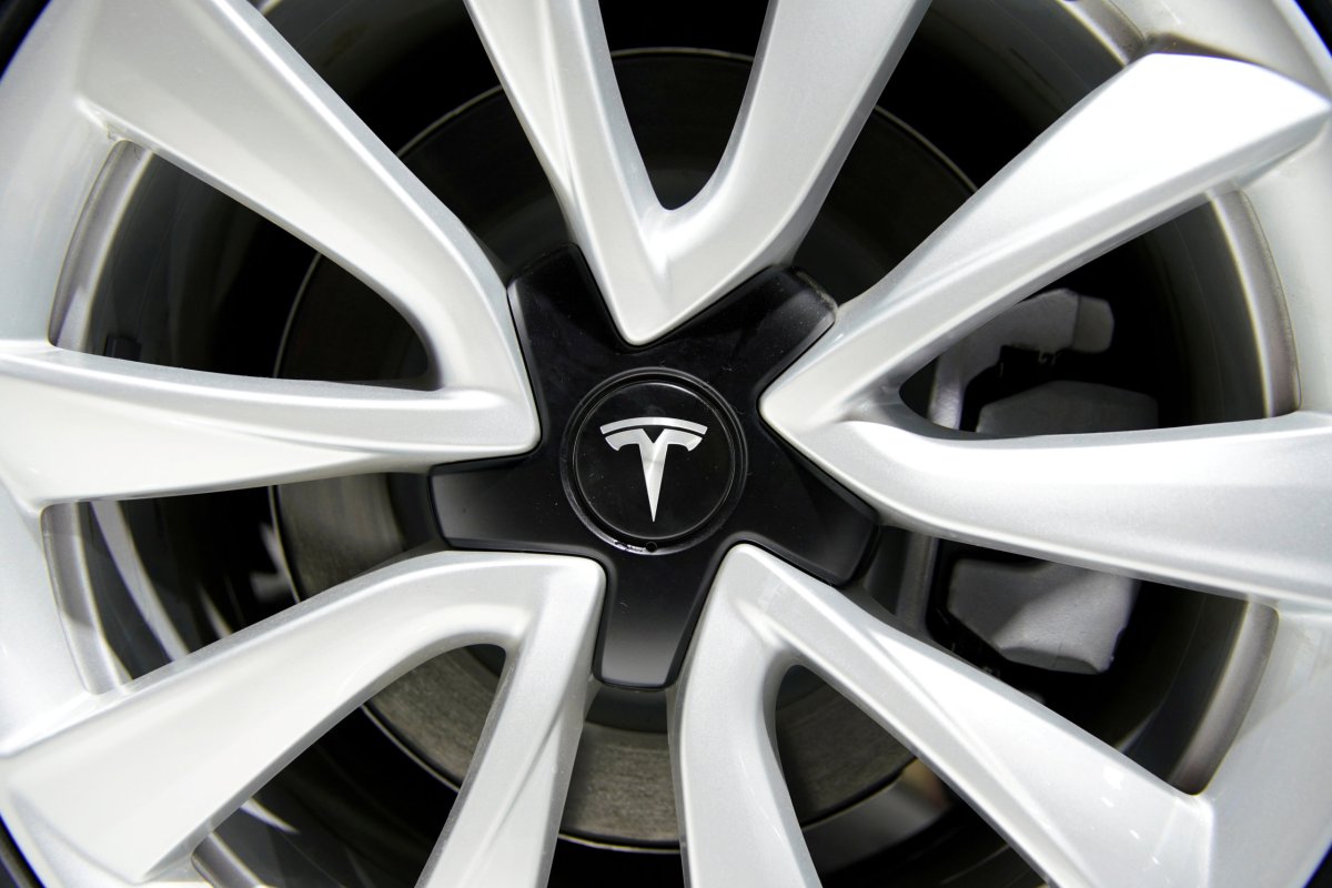 Model S fire video adds to Tesla woes pre-results