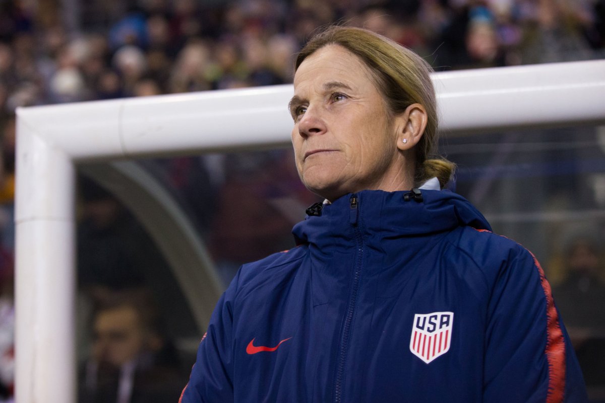U.S. coach Ellis demands consistency from team ahead of World Cup