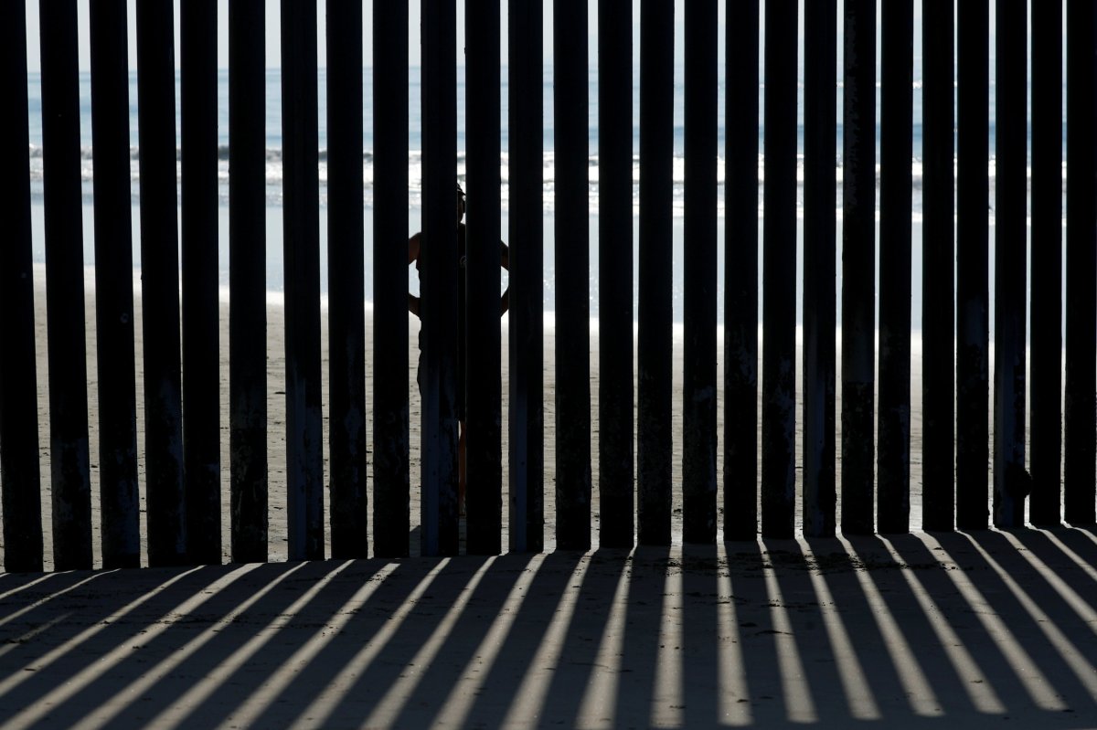 With shelters at ‘max’ California border agents drop migrants at bus station