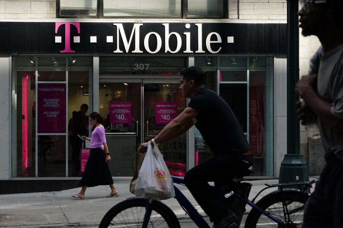 T-Mobile-Sprint deal would boost prices, hurt poorest U.S. consumers, experts say