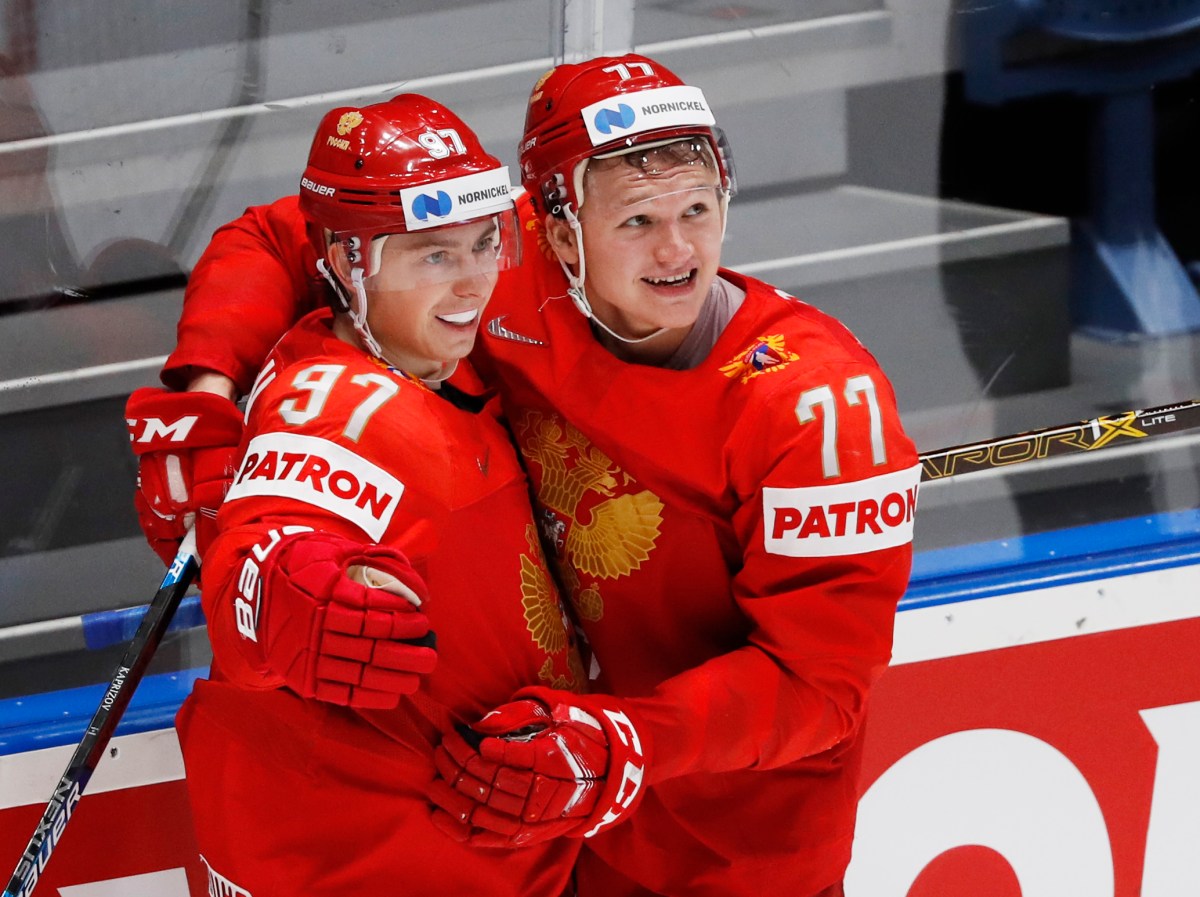 Russia, Canada reach semis as Sweden crash out