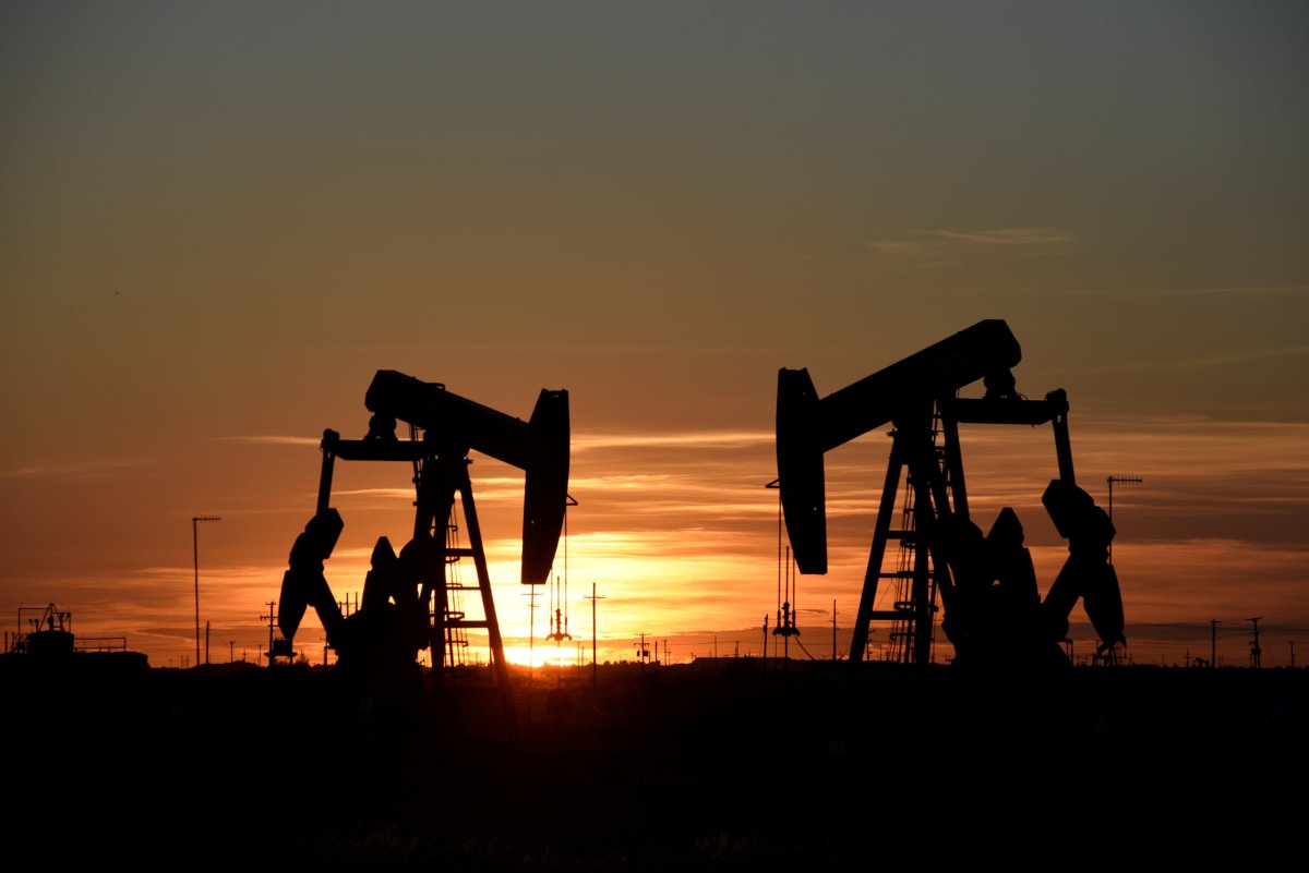 Oil slumps on U.S. crude stock build, WTI touches January low