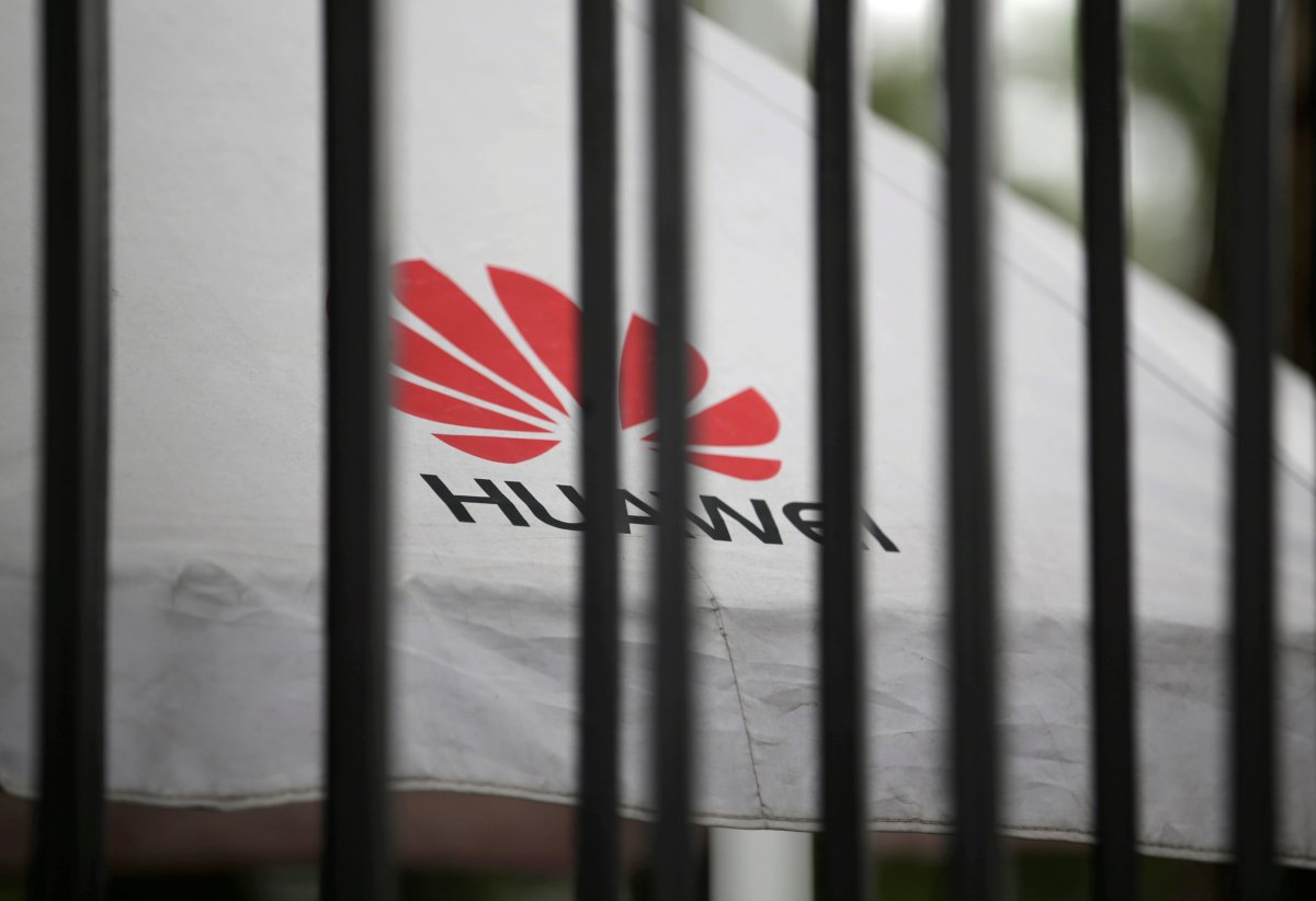 Huawei executive says goal to be world’s top phone maker some time off