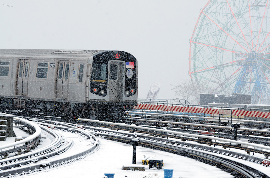 Snowstorm warning and travel advisory issued for NYC