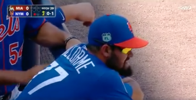 VIDEO: Mets prospect Luis Guillorme casually catches flying bat with one hand