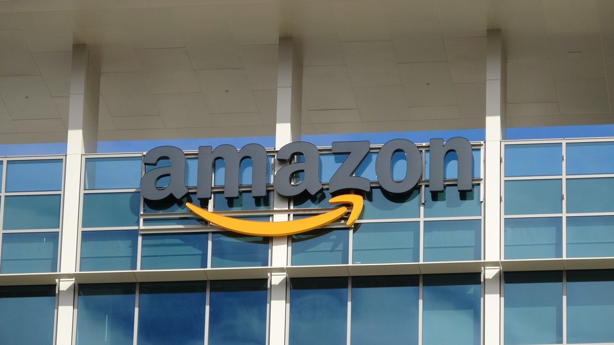 Long Island City, Astoria, and Sunnyside should expect another Amazon HQ2 mailer